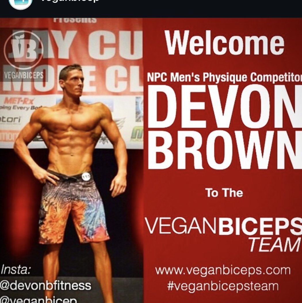 Vegan Biceps da la bienvenida al competidor de NPC Men's Physique Devon Brown